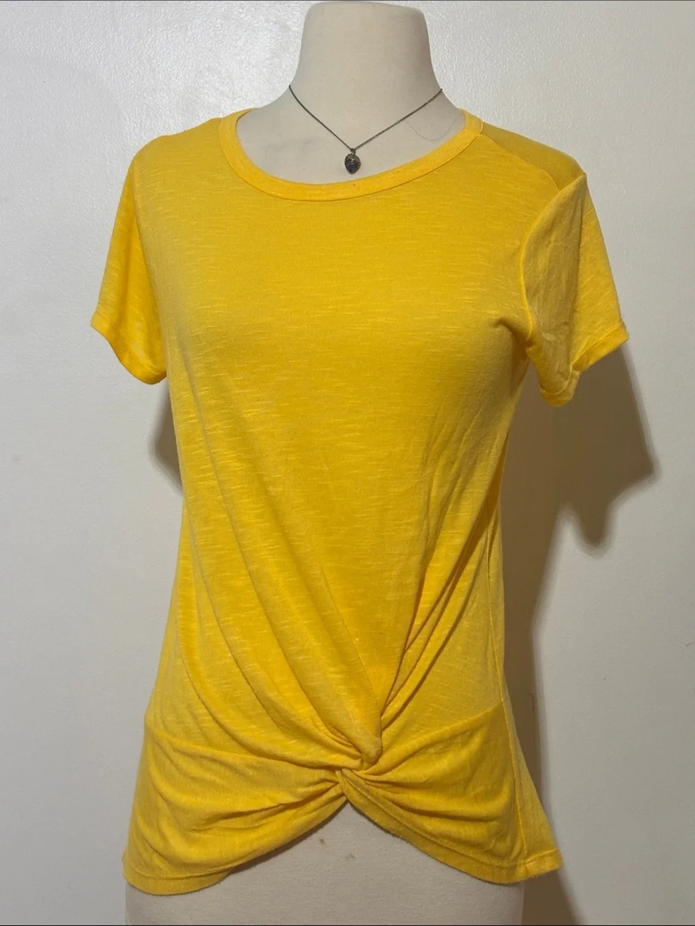 just‎ be Yellow Twist-Knot Short Sleeve Tee